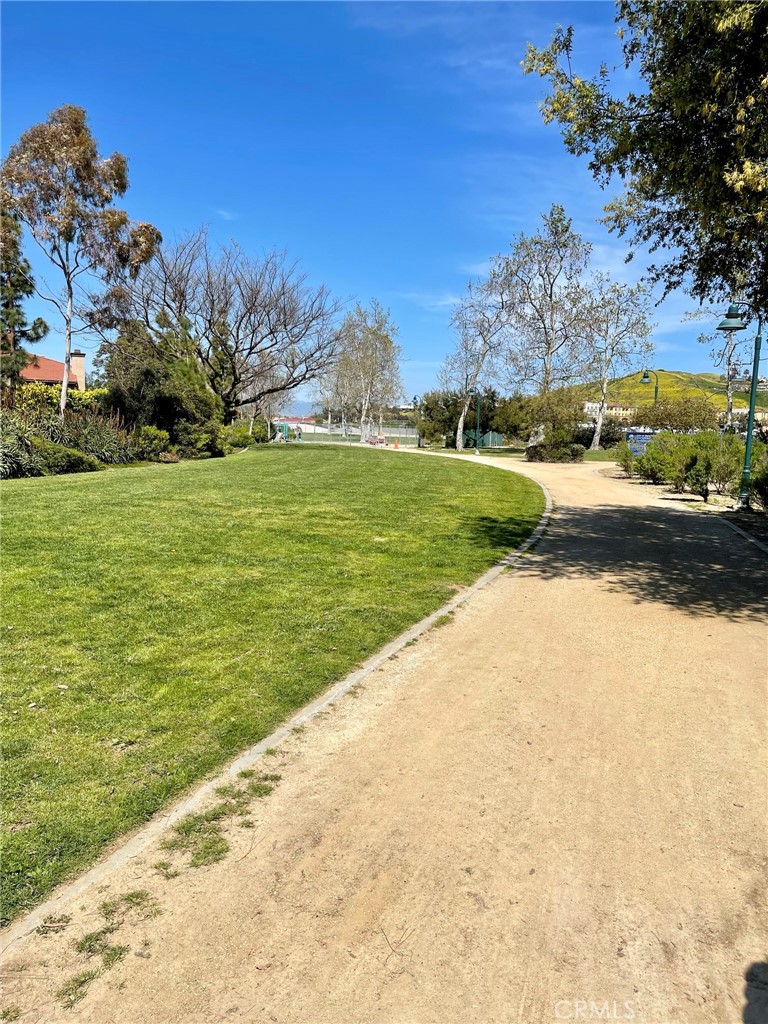 https://media.crmls.org/medias/d908b943-8ee3-4f2f-97b0-c1b347871c55.jpg?preset=X-Large