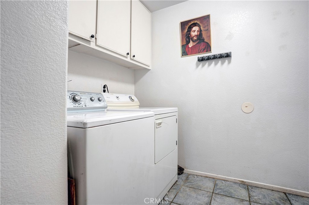 https://media.crmls.org/medias/d90aa1b6-e231-4e89-8eed-e07b22b057b5.jpg?preset=X-Large