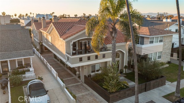 211 Francisca Avenue, Redondo Beach, California 90277, 4 Bedrooms Bedrooms, ,2 BathroomsBathrooms,Residential,For Sale,Francisca,SR25007382