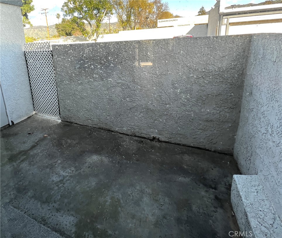 https://media.crmls.org/medias/d90ae19a-3bba-4a06-b9f8-ebfcc63dbf62.jpg?preset=X-Large