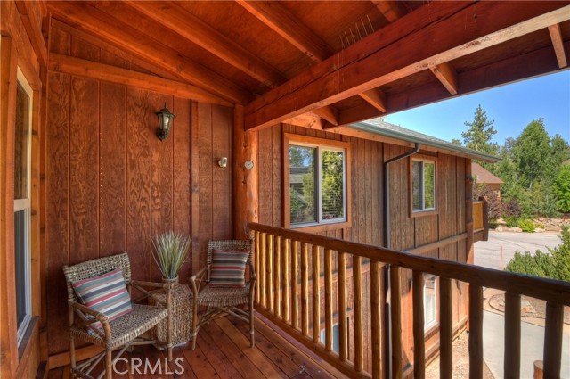 379 Fawntrail Place, Big Bear Lake CA: https://media.crmls.org/medias/d90bebd4-a2a6-441c-a693-a3d97451c8cc.jpg