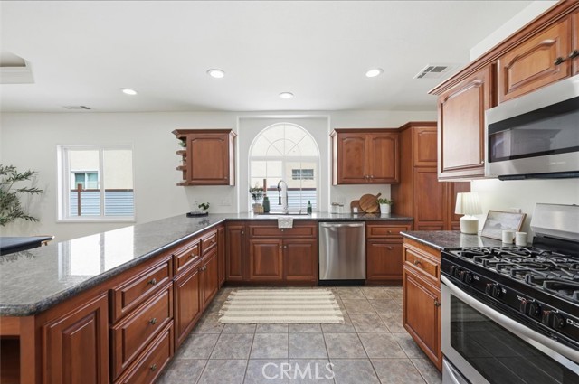 Detail Gallery Image 13 of 53 For 11916 Oxford Ave, Hawthorne,  CA 90250 - 3 Beds | 2 Baths