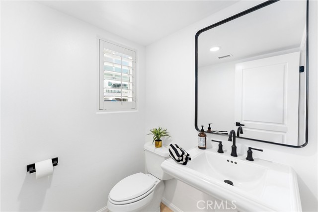 Detail Gallery Image 12 of 36 For 126 47th Street #1,  Newport Beach,  CA 92663 - 3 Beds | 2/1 Baths
