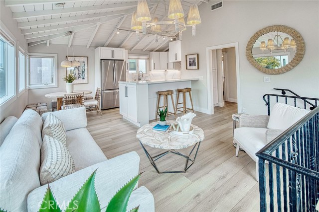 Detail Gallery Image 19 of 40 For 410 Acacia, Corona Del Mar,  CA 92625 - 2 Beds | 2 Baths