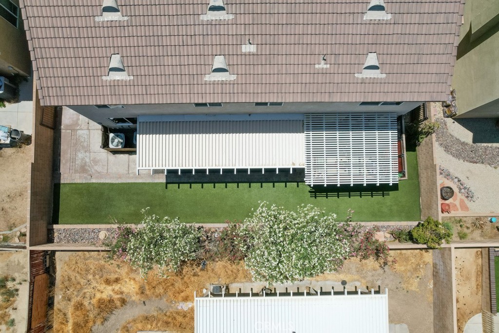 https://media.crmls.org/medias/d90dcb48-03b8-4ef1-9288-6d4aa57e6fa5.jpg?preset=X-Large