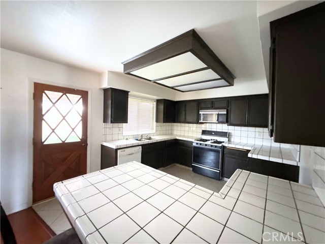 Detail Gallery Image 6 of 10 For 421 Petris Avenue, Ridgecrest,  CA 93555 - 3 Beds | 2 Baths