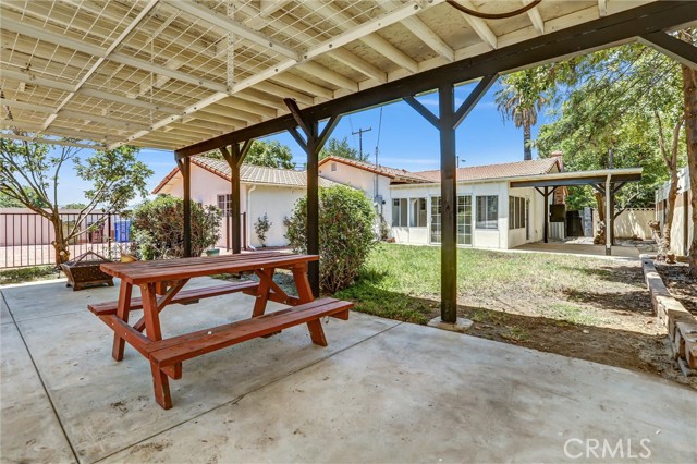7836 Hanna Avenue, Canoga Park CA: https://media.crmls.org/medias/d9114e73-40df-48aa-ac2a-9a451af02d64.jpg
