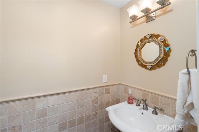 Detail Gallery Image 10 of 28 For 11280 La Maida St #302,  North Hollywood,  CA 91601 - 3 Beds | 2/1 Baths