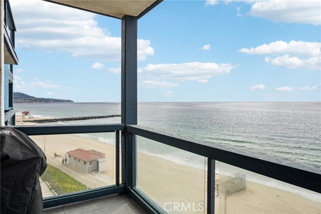 Detail Gallery Image 7 of 42 For 575 Esplanade #205,  Redondo Beach,  CA 90277 - 2 Beds | 2 Baths