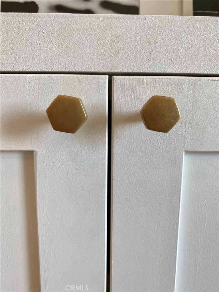 https://media.crmls.org/medias/d9120a07-aeee-4689-9f36-73672968d158.jpg?preset=X-Large