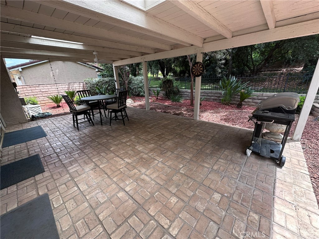 https://media.crmls.org/medias/d912974e-46aa-4268-b2fe-e3c55aa334b8.jpg?preset=X-Large