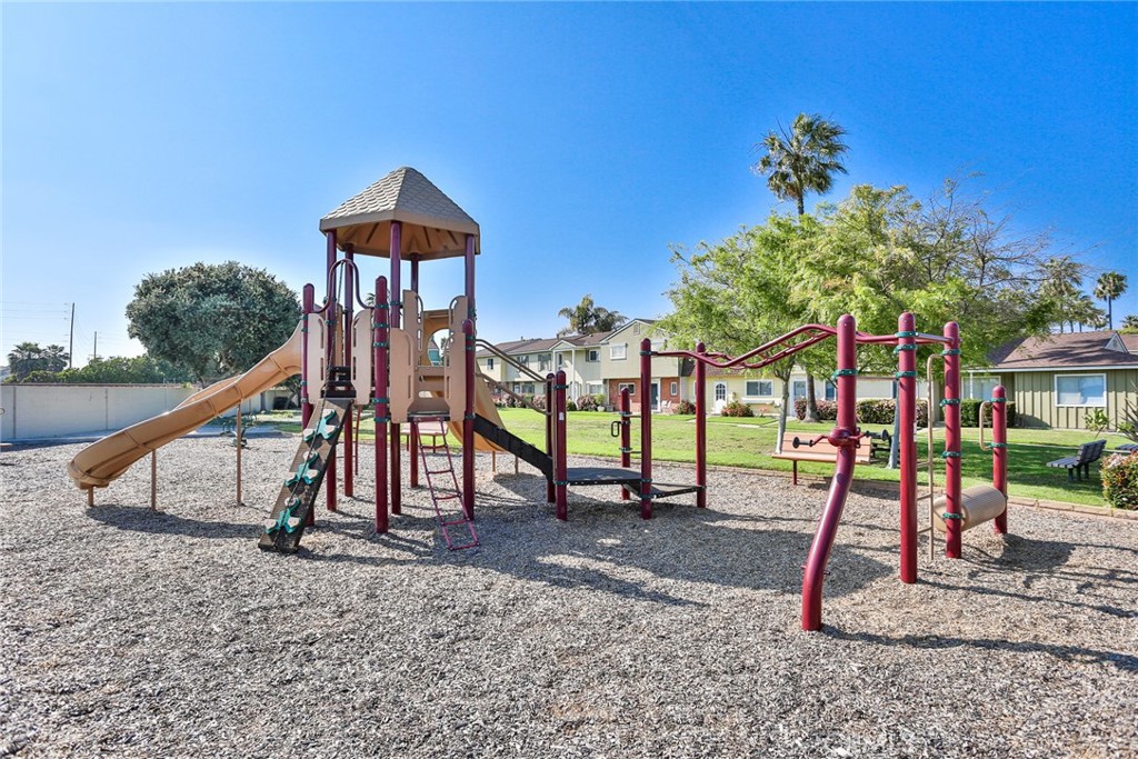 MLS #OC25270161 image #30