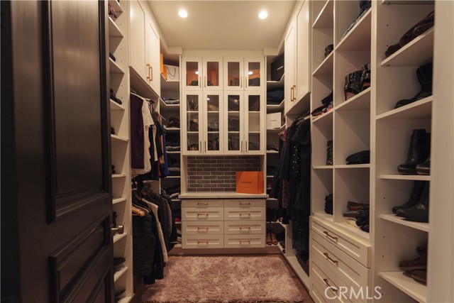 5225 Topeka Drive, Tarzana CA: https://media.crmls.org/medias/d912a4c5-42ca-4291-8c69-5efc0fe01ad2.jpg