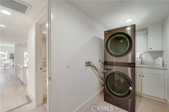 Detail Gallery Image 26 of 67 For 608 Heliotrope, Corona Del Mar,  CA 92625 - 4 Beds | 4 Baths