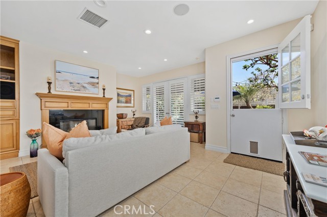 Detail Gallery Image 14 of 45 For 334 Locust St #2,  Laguna Beach,  CA 92651 - 3 Beds | 2/1 Baths