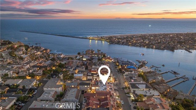 302 Carnation Avenue, Corona del Mar CA: https://media.crmls.org/medias/d914cd96-8396-4f1e-b7fb-cf49479b6fa7.jpg