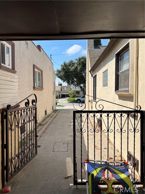 Detail Gallery Image 2 of 12 For 3927 Broadway, Huntington Park,  CA 90255 - – Beds | – Baths