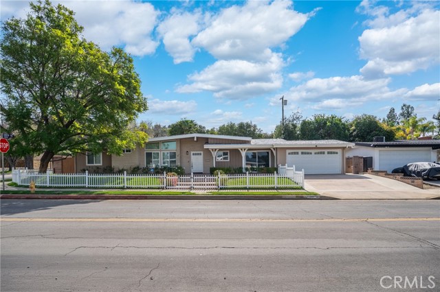Detail Gallery Image 35 of 35 For 23000 Brenford Street, Woodland Hills,  CA 91364 - 4 Beds | 4 Baths