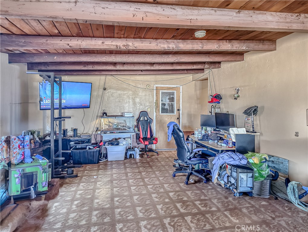 https://media.crmls.org/medias/d9156304-891a-4aba-b2b5-354a91618637.jpg?preset=X-Large
