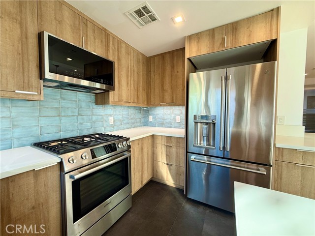 Detail Gallery Image 9 of 37 For 1035 Figueroa Ter #4,  Los Angeles,  CA 90012 - 3 Beds | 2/1 Baths