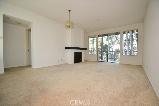 Detail Gallery Image 3 of 20 For 2559 Plaza Del Amo #211,  Torrance,  CA 90503 - 2 Beds | 2/1 Baths