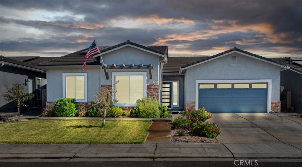 825 Spring Street W