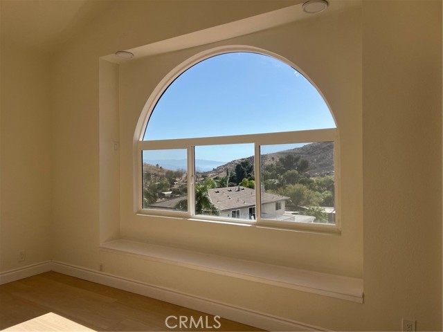 2005 Mt Vernon Avenue, Riverside CA: https://media.crmls.org/medias/d9175d04-7962-4ef2-acc3-b8ed35e2aa06.jpg