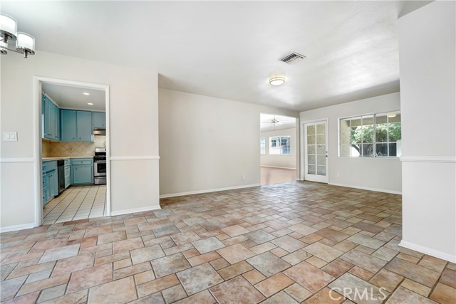 Detail Gallery Image 7 of 15 For 8547 Keokuk Ave, Winnetka,  CA 91306 - 4 Beds | 2 Baths