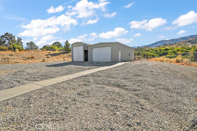 Detail Gallery Image 10 of 34 For 9050 Ponderosa Rd, Pinon Hills,  CA 92372 - 4 Beds | 2 Baths
