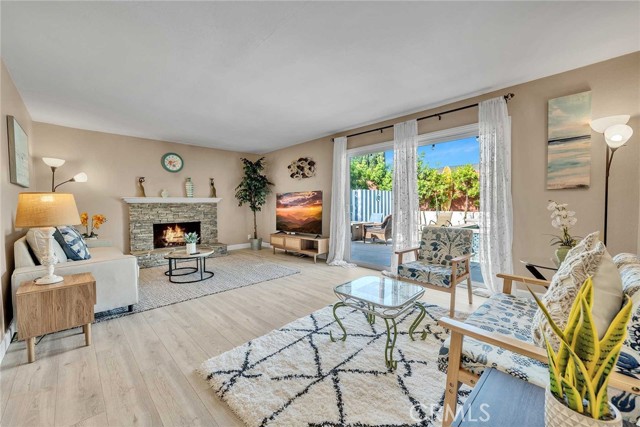 Detail Gallery Image 2 of 27 For 8251 Newman Ave, Huntington Beach,  CA 92647 - 3 Beds | 2/1 Baths