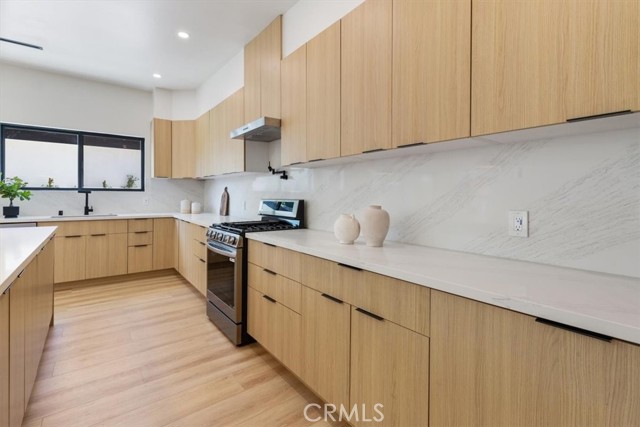22452 Dolorosa Street, Woodland Hills CA: https://media.crmls.org/medias/d919e67d-e1bd-45b1-ad21-5857f5d1c6e0.jpg