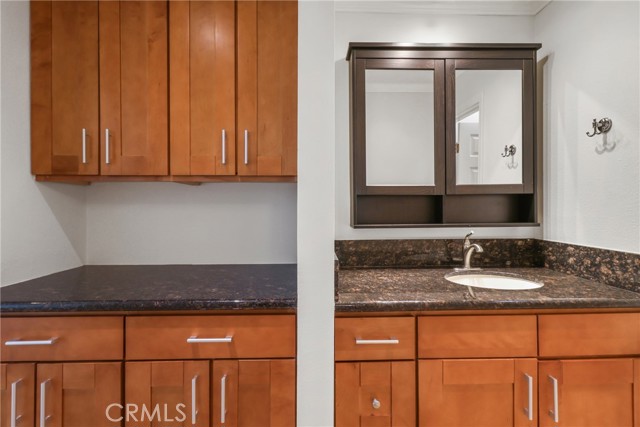 5257 Radford Avenue, Valley Village CA: https://media.crmls.org/medias/d91a297e-400b-45d4-a282-e4b9859a3e43.jpg