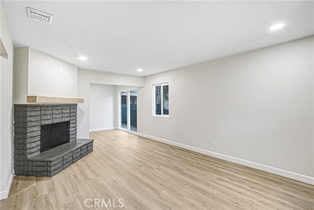 Detail Gallery Image 4 of 19 For 2571 12th St, Riverside,  CA 92507 - 4 Beds | 2 Baths