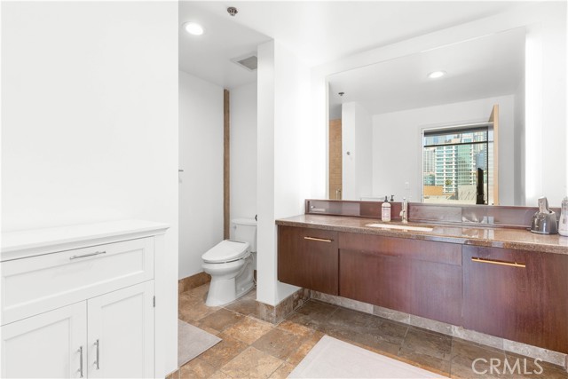 1111 S Grand Avenue, Los Angeles CA: https://media.crmls.org/medias/d91c16c7-757e-4550-81af-460ad02cb318.jpg