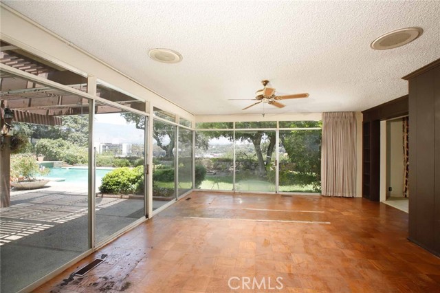1075 Pine Oak Lane, Pasadena CA: https://media.crmls.org/medias/d91ca19b-7fce-4a88-8204-f2e5c949e273.jpg