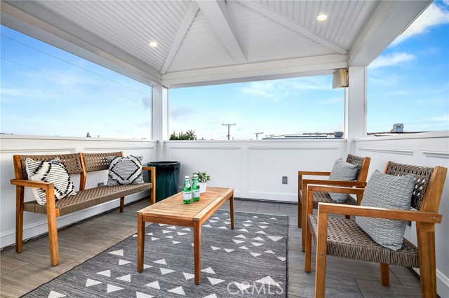 501 6th Place, Manhattan Beach, California 90266, 4 Bedrooms Bedrooms, ,2 BathroomsBathrooms,Residential,Sold,6th,SB23176896