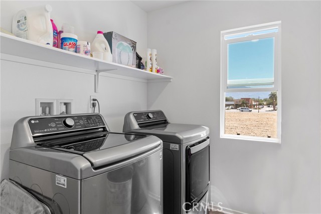 Detail Gallery Image 9 of 11 For 210 W Fruitvale Ave, Hemet,  CA 92543 - 4 Beds | 3 Baths