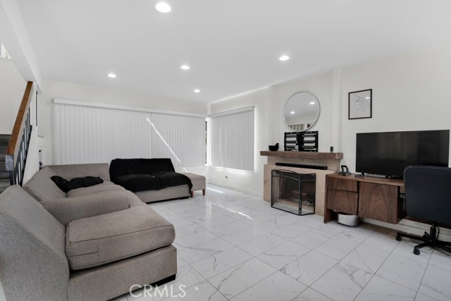 2491 Castlemont Court North photo 5