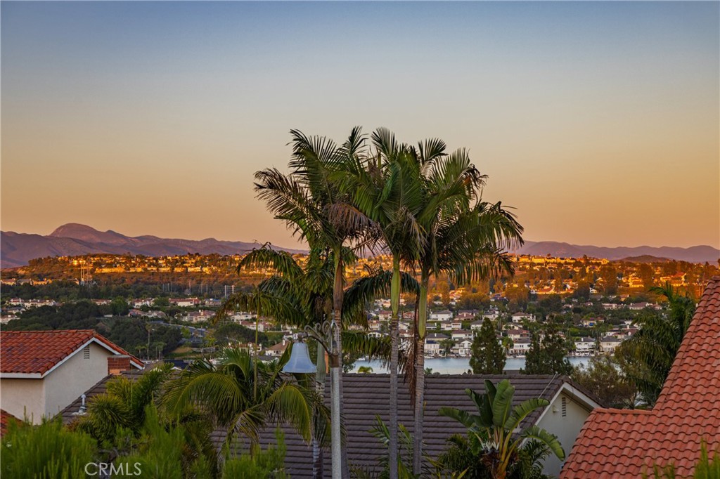 https://media.crmls.org/medias/d91ed257-4dc6-4d78-b1a9-9c17786f44bb.jpg?preset=X-Large