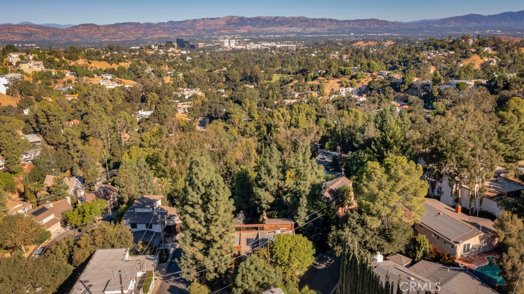 https://media.crmls.org/medias/d91f9057-2dd7-4641-9712-0f69c2413a8e.jpg?preset=X-Large