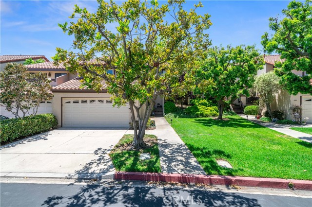 Detail Gallery Image 1 of 42 For 19541 Sardinia Ln, Huntington Beach,  CA 92646 - 3 Beds | 2/1 Baths