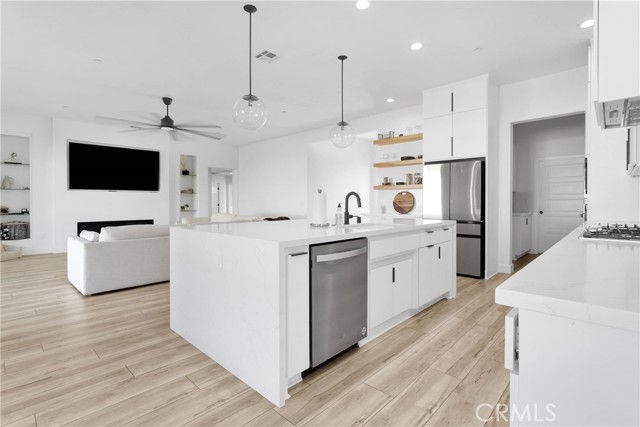 Detail Gallery Image 18 of 47 For 16383 Ridge View Dr, Apple Valley,  CA 92307 - 4 Beds | 2/1 Baths