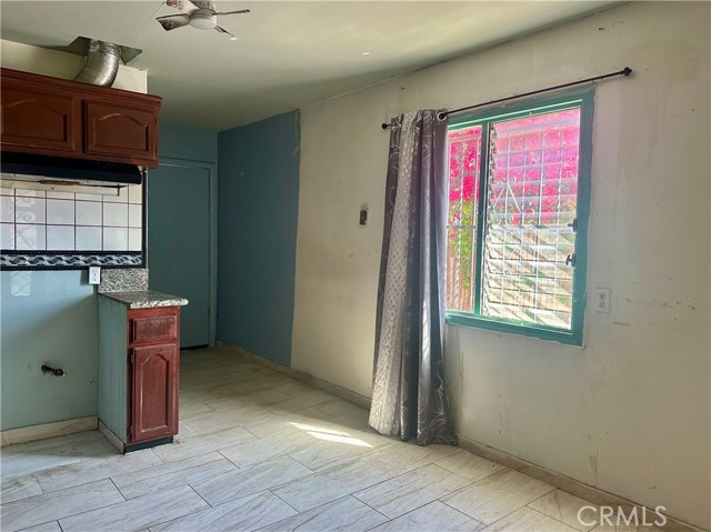 Detail Gallery Image 12 of 39 For 13608 Yukon Ave, Hawthorne,  CA 90250 - 5 Beds | 3 Baths