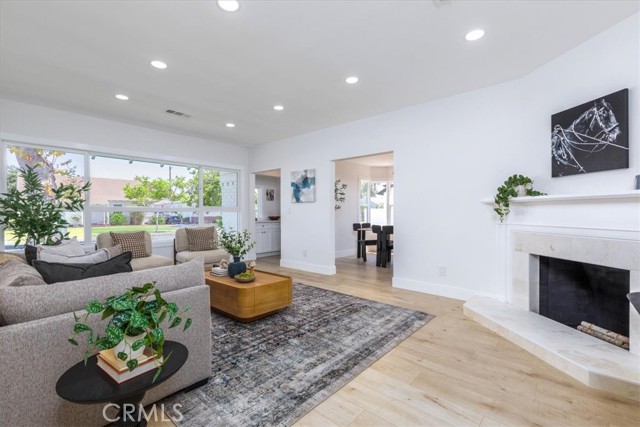 Detail Gallery Image 4 of 36 For 3829 Wellington Rd, Los Angeles,  CA 90008 - 3 Beds | 2 Baths