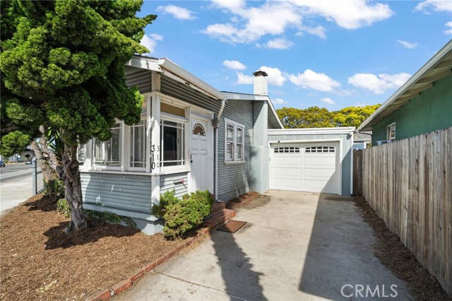 Detail Gallery Image 2 of 23 For 310 North Pacific Coast Highway, Redondo Beach,  CA 90277 - 2 Beds | 1 Baths