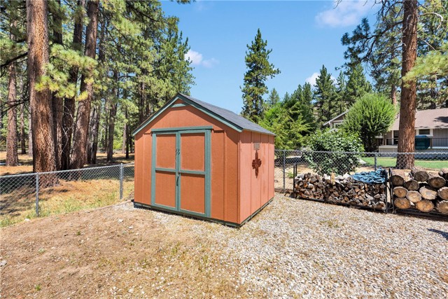 Detail Gallery Image 31 of 31 For 128 Crater Lake Rd, Big Bear Lake,  CA 92315 - 3 Beds | 2 Baths