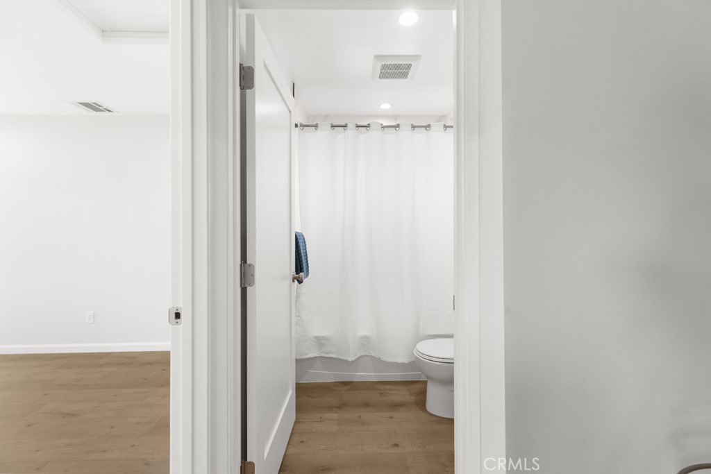 https://media.crmls.org/medias/d92304be-90c2-4414-84dd-ce7a38635b9f.jpg?preset=X-Large