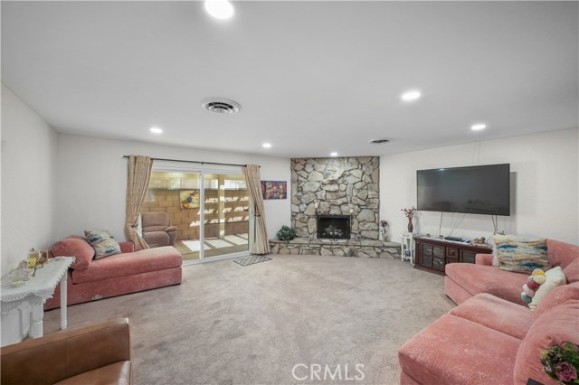 Detail Gallery Image 12 of 43 For 3260 Vista Way, Hemet,  CA 92544 - 4 Beds | 2/1 Baths
