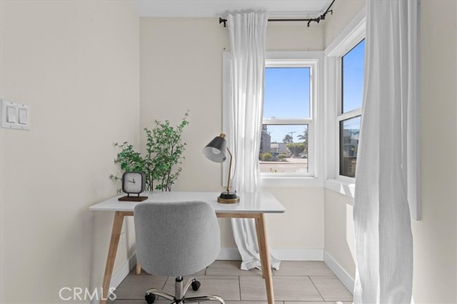 Detail Gallery Image 18 of 39 For 5829 E 2nd, Long Beach,  CA 90803 - 4 Beds | 3 Baths