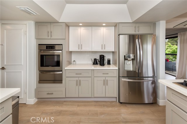 Detail Gallery Image 9 of 20 For 635 E Elmwood Ave #201,  Burbank,  CA 91501 - 3 Beds | 2 Baths